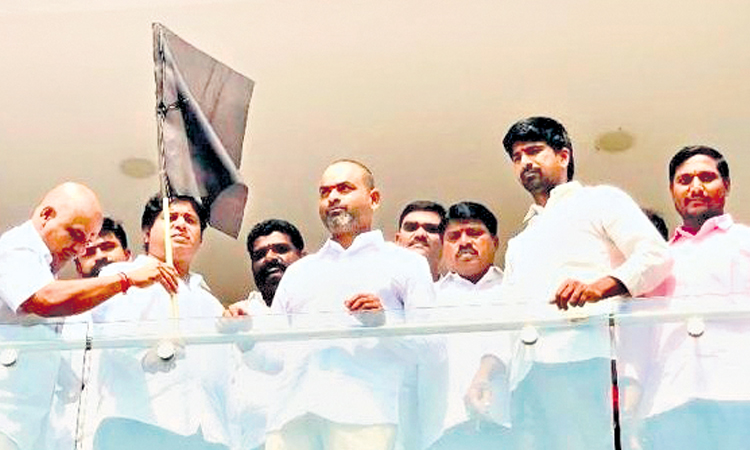 కేంద్రం ధాన్యం కొనాల్సిందే