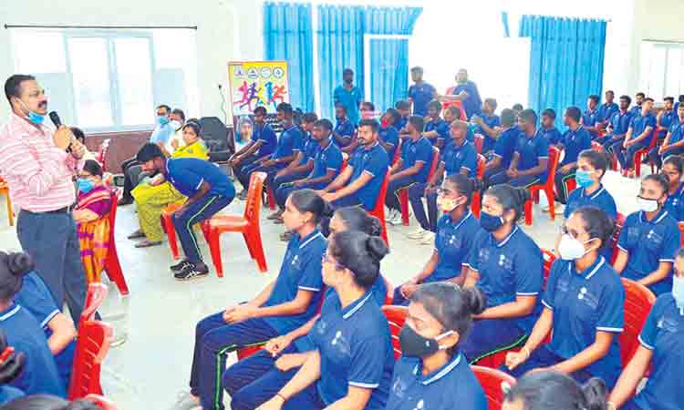 పరీక్ష రాసి.. ప్రతిభ నిరూపించుకో!