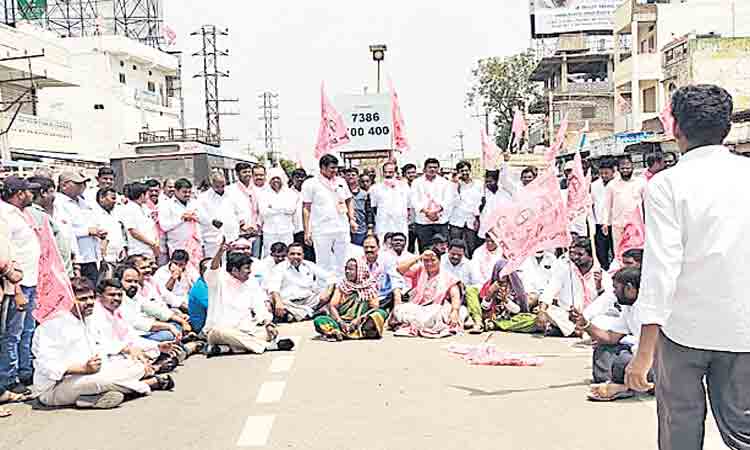 తెలంగాణ రైతుల పట్ల కేంద్రం కక్షపూరితంగా వ్యవహరిస్తున్నది
