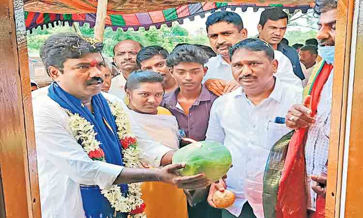 అభాగ్యులకు రసమయి బాసట