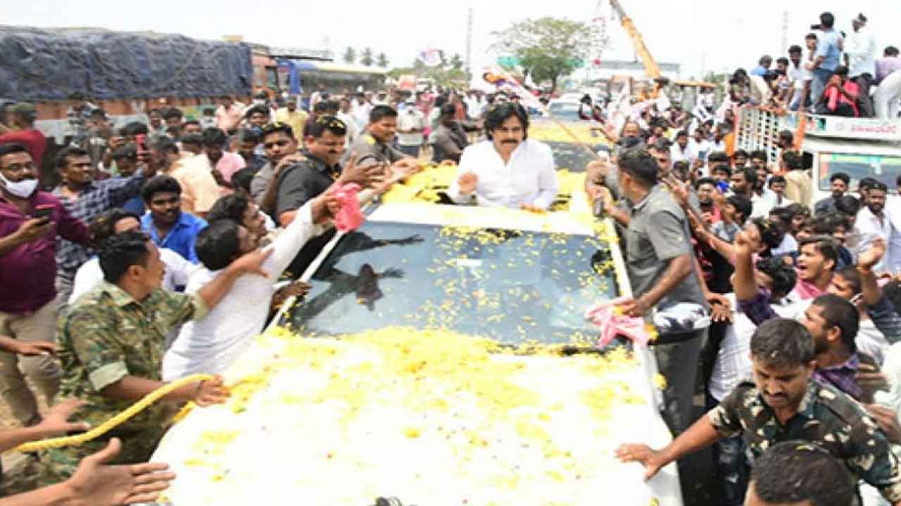 జగన్‌ను సీబీఐ దత్తపుత్రుడంటా : పవన్‌ కల్యాణ్‌