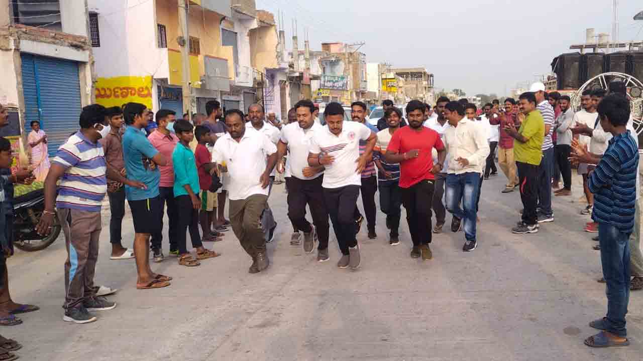 హాలియాలో 5కె రన్‌ను ప్రారంభించిన ఎమ్మెల్యే నోముల భగత్‌