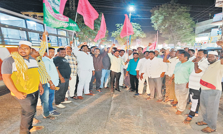 ఇచ్చిన మాట నిలుపుకొంటూ