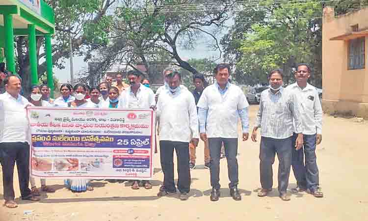 పరిసరాలను పరిశుభ్రంగా ఉంచుకోవాలి