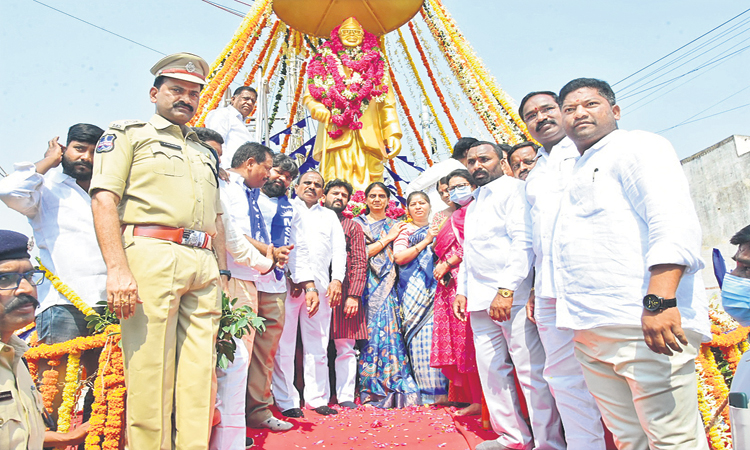మహనీయుల బాటలోనే..రాష్ట్ర సర్కార్‌ అడుగులు