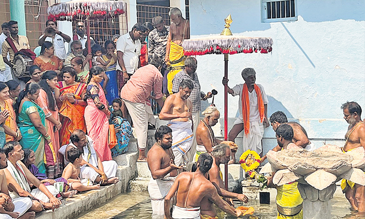 చక్రస్నానంతో పునీతం