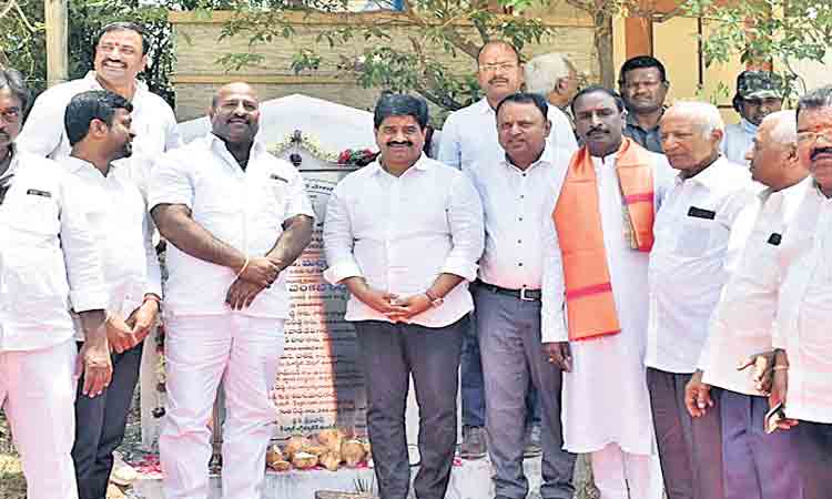 మౌలిక వసతుల కల్పనకు పెద్దపీట