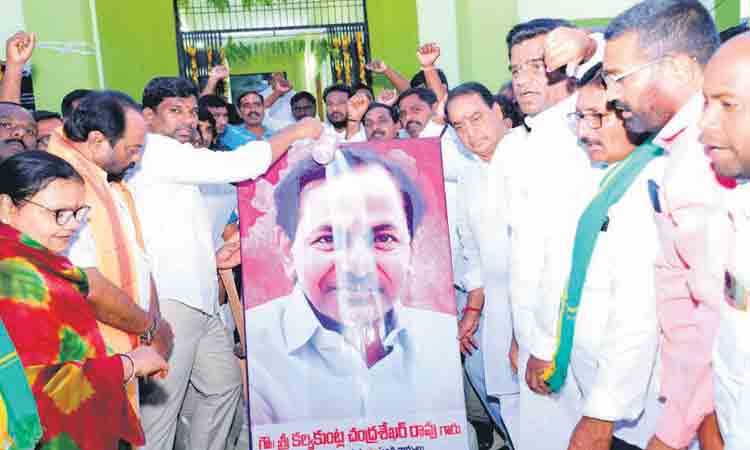 రైతు బాంధవుడు సీఎం కేసీఆర్‌