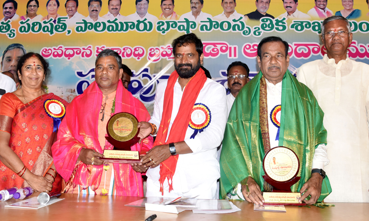 కవిత్వంతో సమాజాన్ని మేల్కొల్పుదాం