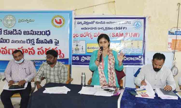 పిల్లలు, గర్భిణులకు పౌష్టికాహారం అందించాలి