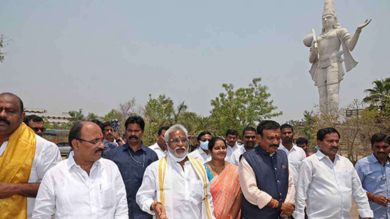 అన్నమ‌య్య 108 అడుగుల విగ్రహం వ‌ద్ద శ్రీ‌వారి ఆలయం : టీటీడీ చైర్మన్‌