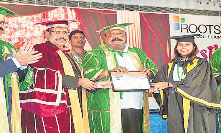 ఉద్యోగాలకు యువత సన్నద్ధం కావాలి