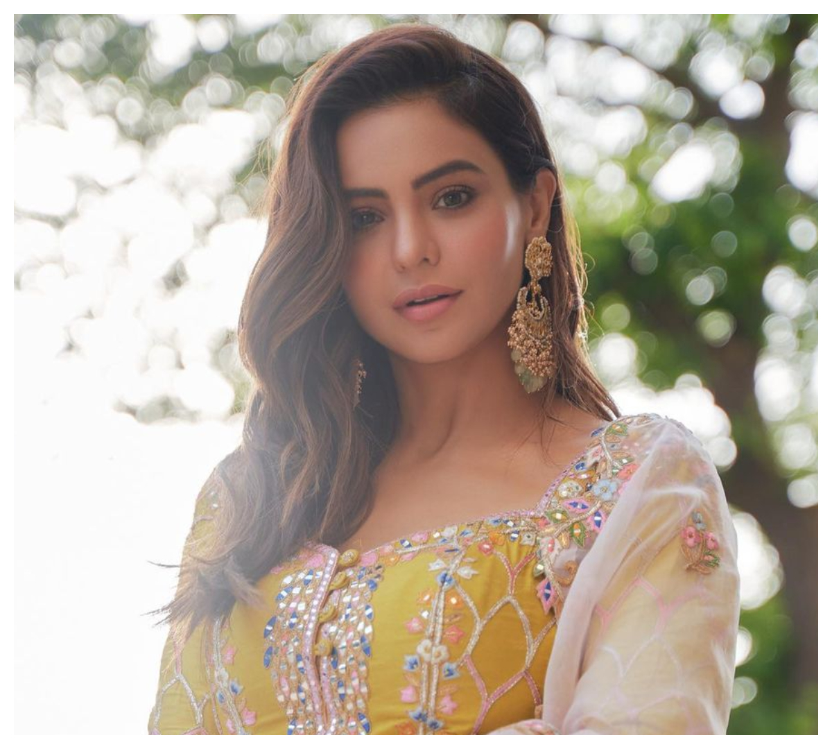 Aamna Sharif | ఆమ్నా షరీఫ్ బ్యూటిఫుల్ ఫొటోషూట్‌..