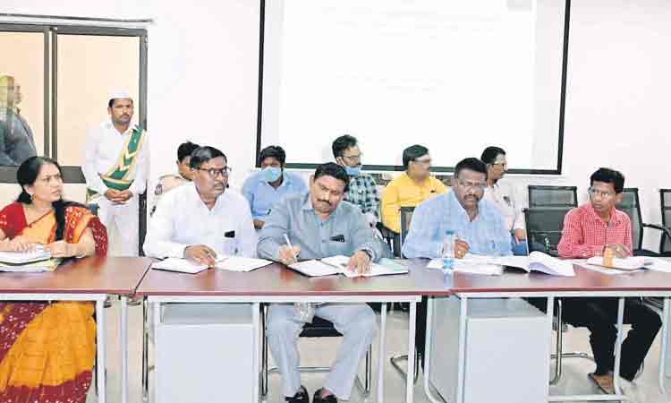 దళితబంధుకు నిధుల కొరత లేదు