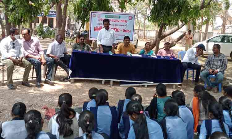 సామాజిక కార్యక్రమాల్లో ముందుండాలి