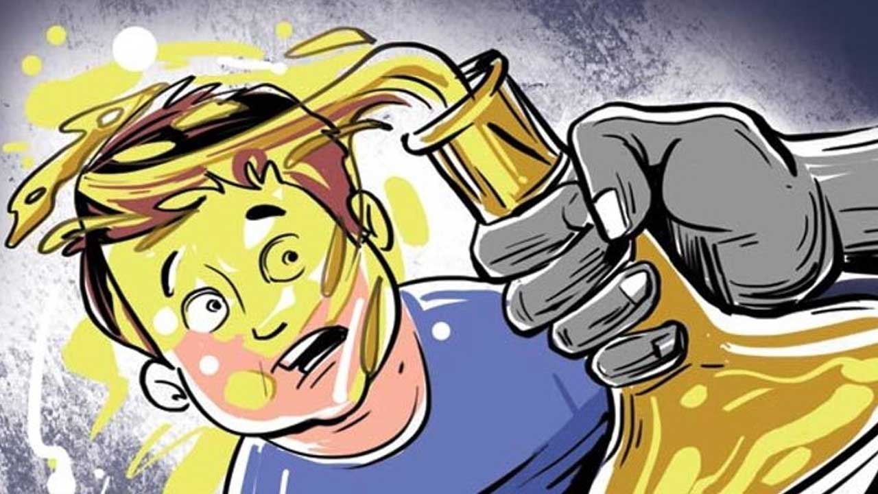 వేములవాడలో చికెన్‌ నాణ్యతపై లొల్లి.. యాసిడ్‌ దాడి