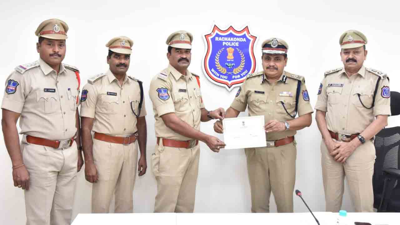 ఆలేరు పోలీసులకు హోం మంత్రి మహముద్ అలీ శుభాకాంక్షలు