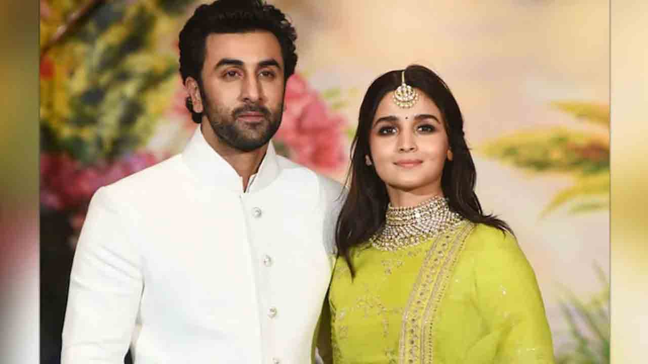 ర‌ణ్‌బీర్ క‌పూర్, అలియాభ‌ట్ మ్యారేజ్ డేట్ ఫిక్స్.. ఎప్పుడంటే..?