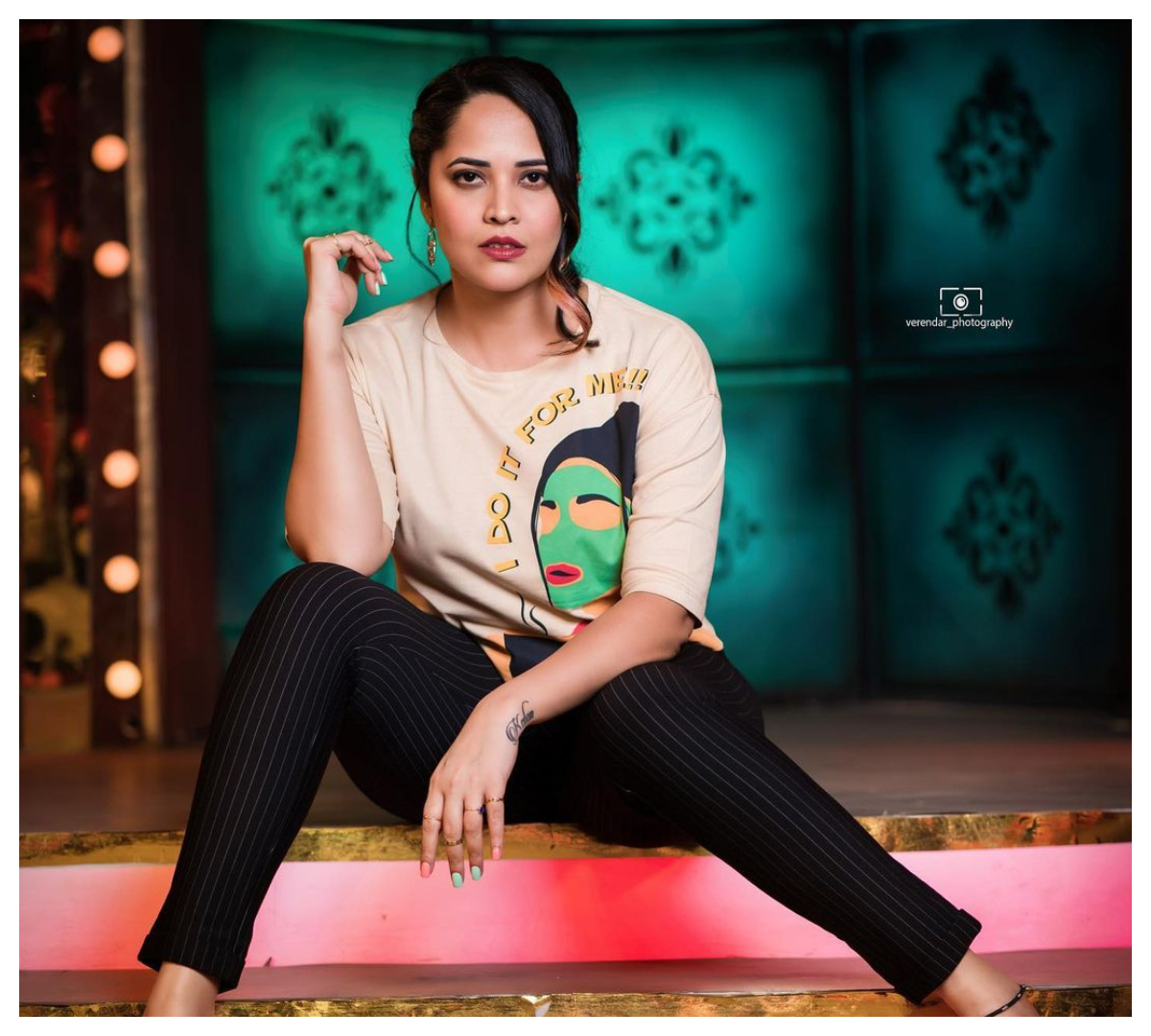 Anasuya Bharadwaj | టీ ష‌ర్ట్‌లో హోయ‌లు పోయిన అనసూయ భరద్వాజ్..