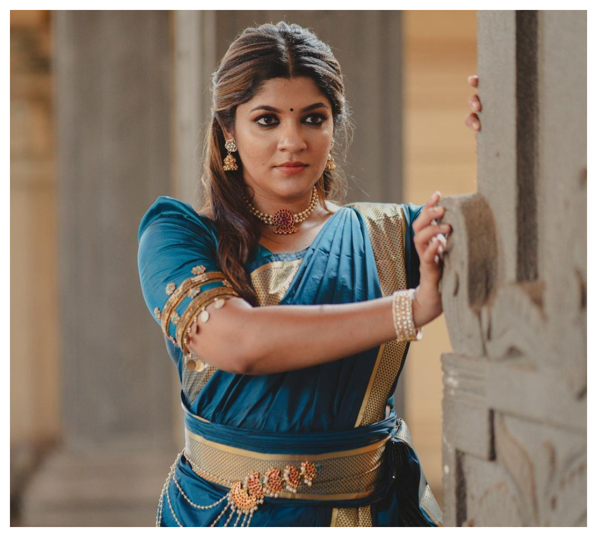 Aparna Balamurali | చీర‌క‌ట్టులో కేక‌పెట్టిస్తున్న‌ అపర్ణ బాలమురళీ..