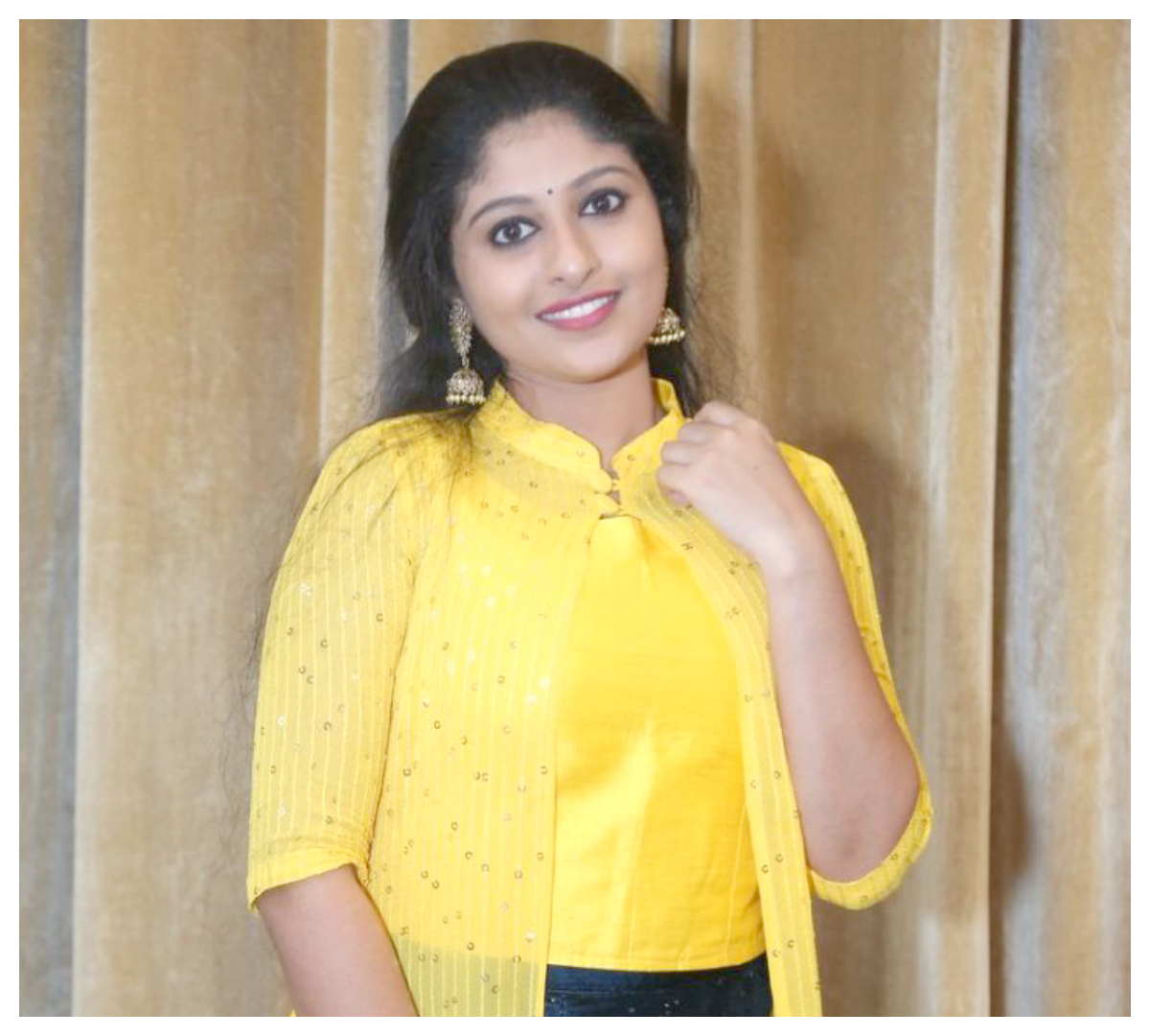 Aparna Devi | ధర్మపురి మూవీ ప్రీ రిలీజ్ ఈవెంట్‌లో అపర్ణా దేవి..