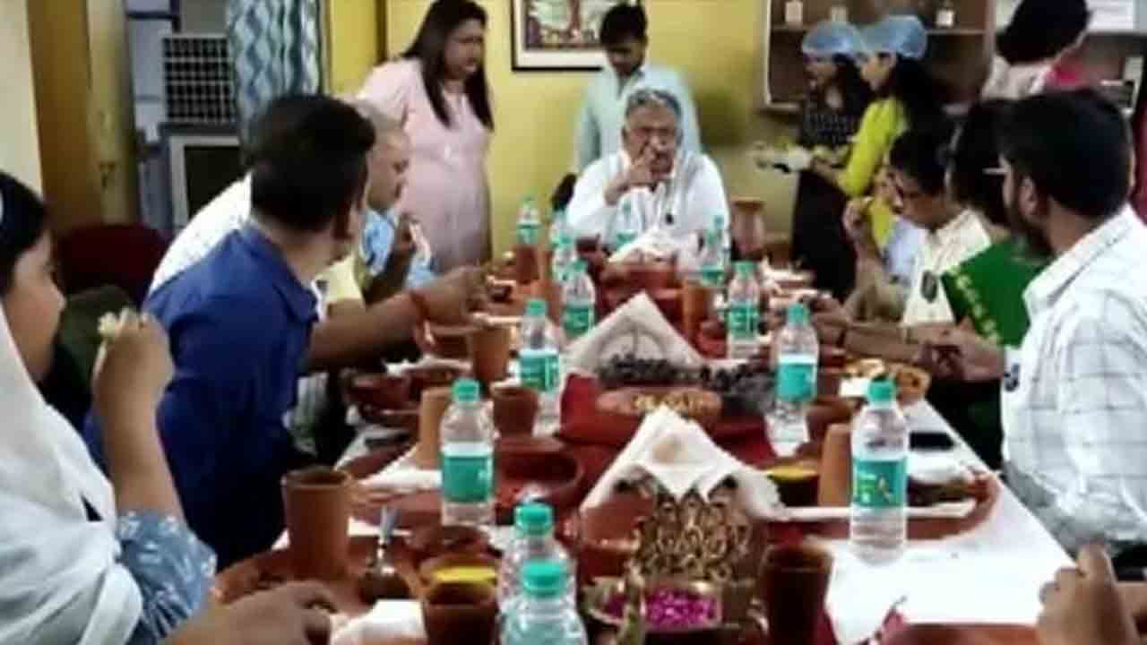 బనారస్ హిందూ యూనివర్సిటీలో ఇఫ్తార్‌ విందు… వీసీ తీరుపై విద్యార్థుల నిరసన