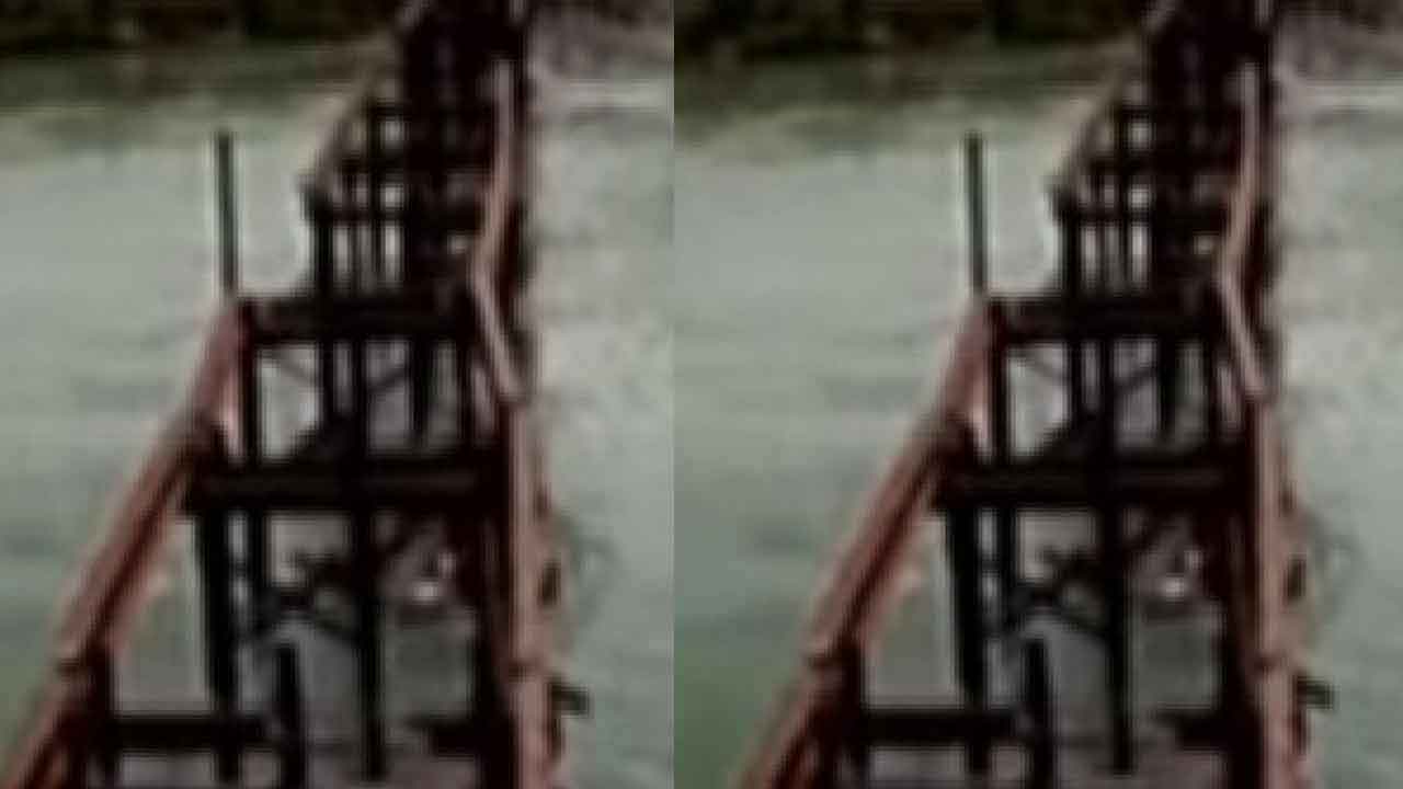 Iron Bridge Stolen in Bihar | బీహార్లో 60 ఫీట్ల ఐరన్ వంతెన లూటీ.. !