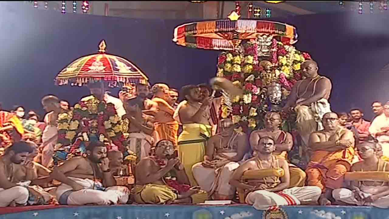 భద్రాచలంలో ఘనంగా రామయ్య ఎదుర్కోలు ఉత్సవం