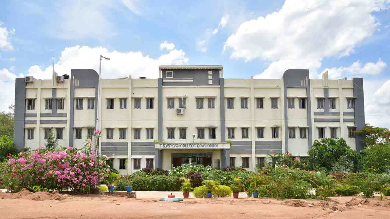 పేదింటి ఆడ‌బిడ్డ‌ల‌ను డాక్ట‌ర‌మ్మ‌లుగా తీర్చిదిద్దుతున్న గురుకులాలు..