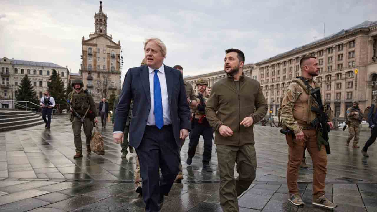 ఉక్రెయిన్‌లో బ్రిటన్‌ ప్రధాని.. కీవ్‌ వీధుల్లో తిరిగిన బోరిస్‌ జాన్సన్‌
