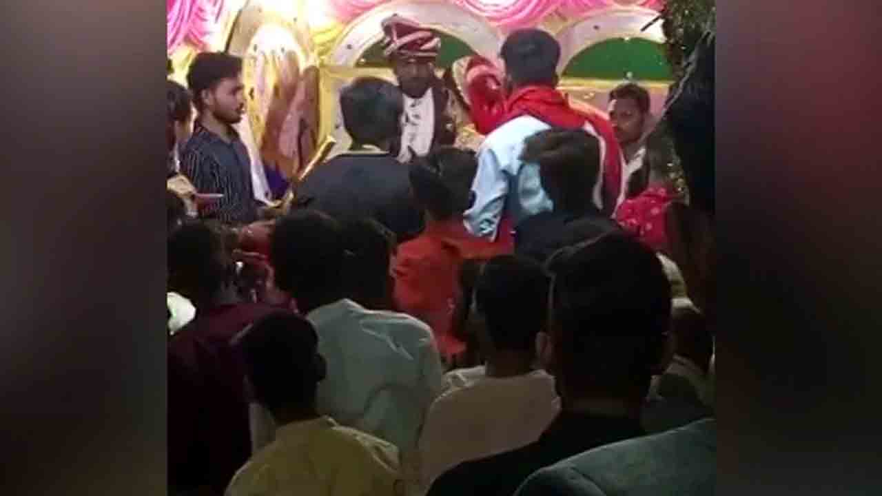 Viral Video: పూలమాల వేయబోయిన వరుడు… చెంప చెళ్లుమనిపించిన వధువు