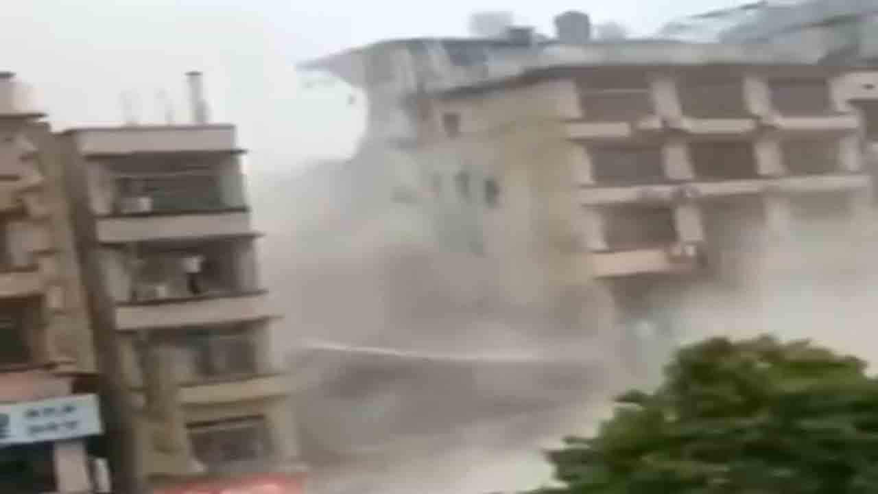 కూలిన ఆరంతస్తుల భవనం… శిథిలాల్లో చిక్కుకున్న ప్రజలు