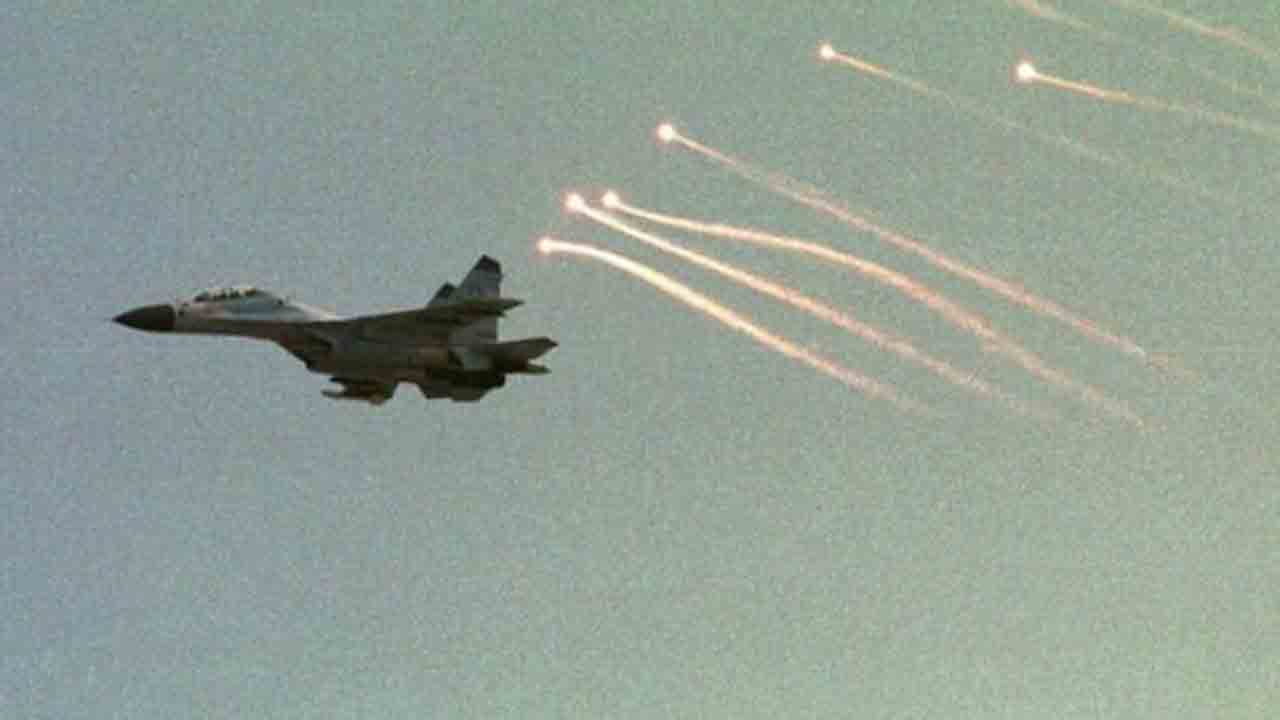 యుద్ధ విమానాలు, నౌకల రక్షణకు ‘చాఫ్‌’… కొనుగోలుకు డీఆర్డీవోతో ఒప్పందం