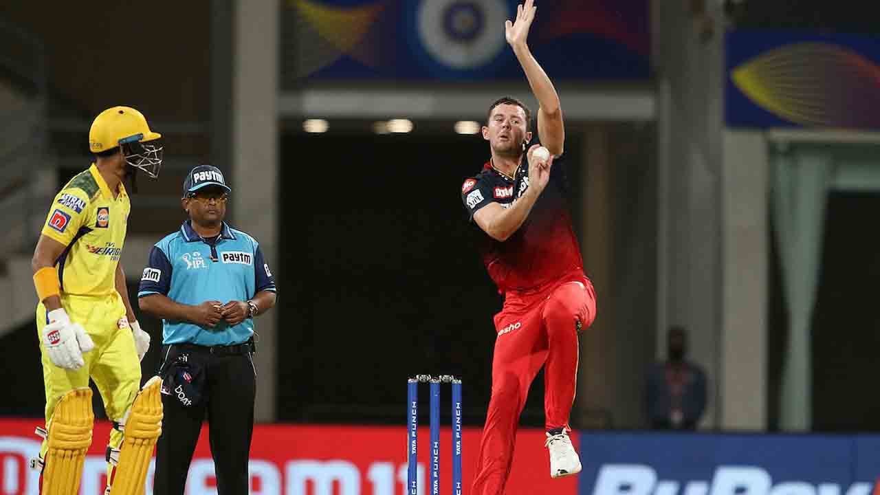 CSK vs RCB | తొలి వికెట్ కోల్పోయిన చెన్నై.. టచ్‌లో కనిపించిన గైక్వాడ్ అవుట్