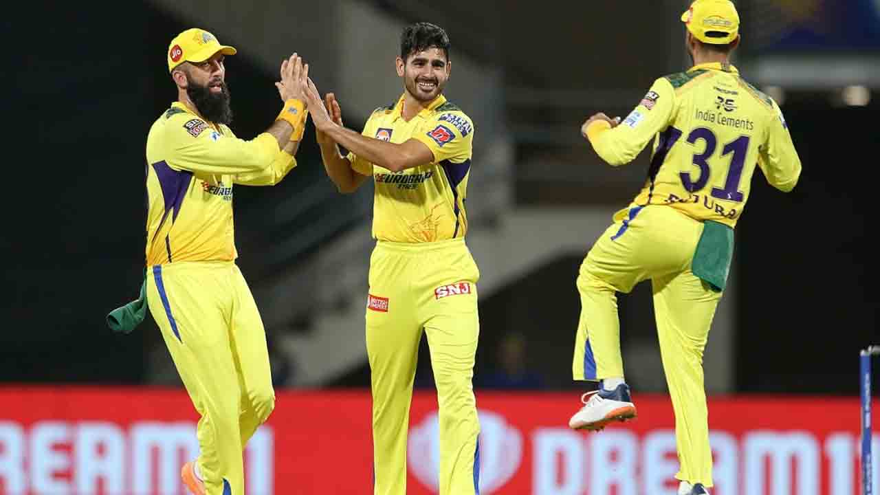 CSK vs RCB | నాలుగు వికెట్లు కోల్పోయిన బెంగళూరు