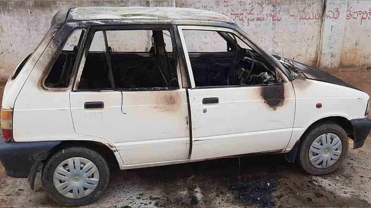 కారులో చెల‌రేగిన మంట‌లు.. డ్రైవ‌ర్ సుర‌క్షితం