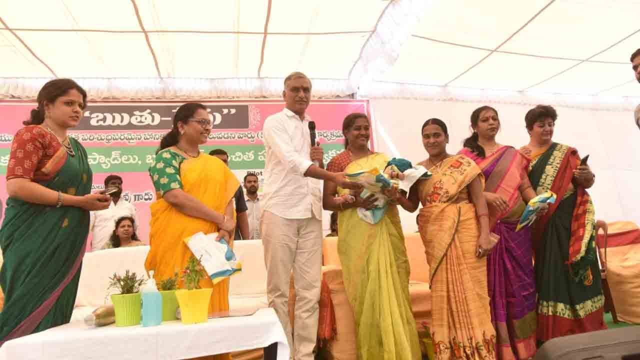 ఆమె ఆరోగ్యానికి ‘రుతు ప్రేమ‌’.. మంత్రి హ‌రీశ్‌రావు స‌రికొత్త ఆలోచ‌న‌