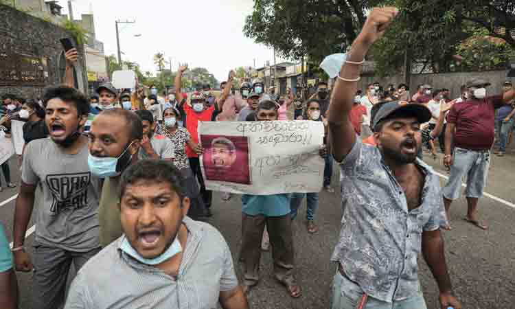 కర్ఫ్యూ పటాపంచల్‌!