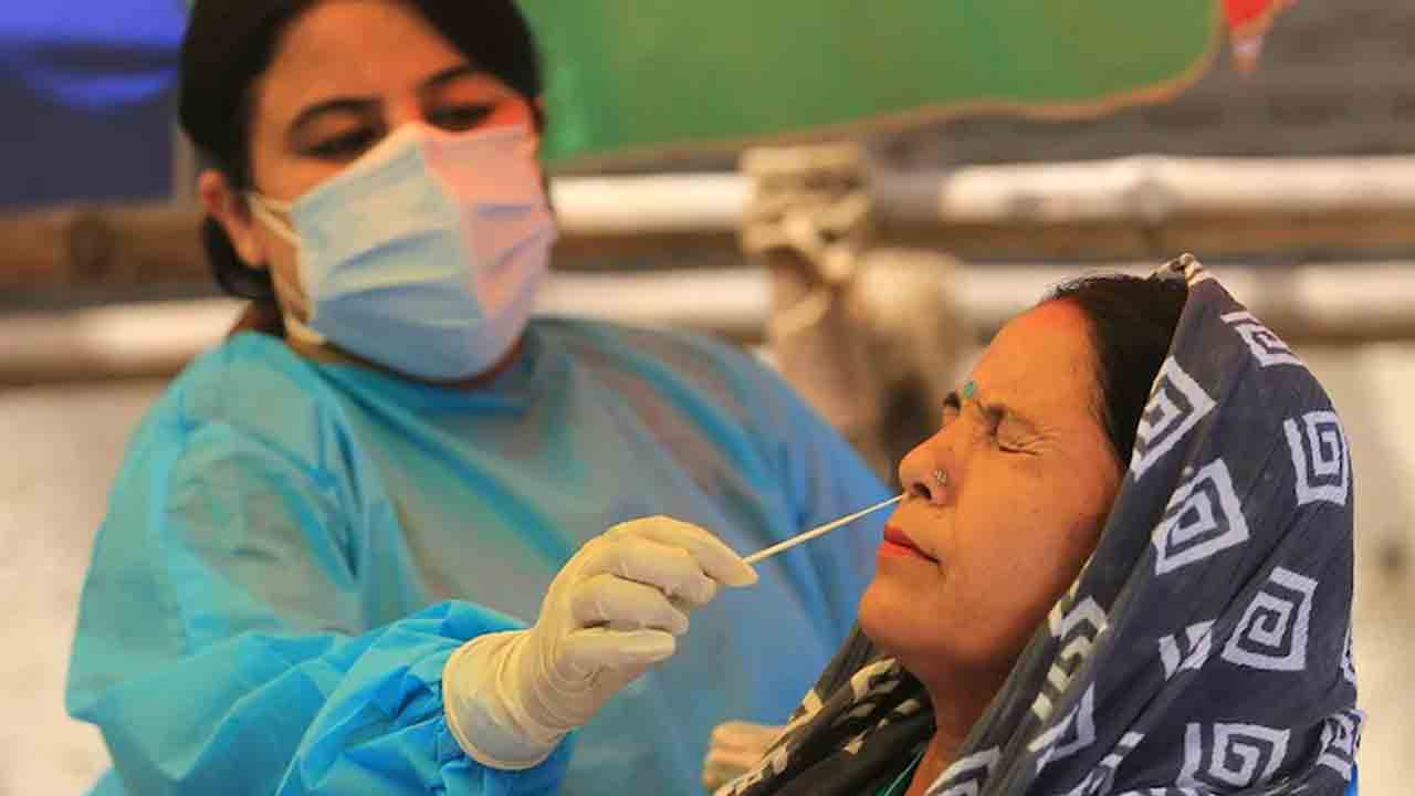 దేశంలో స్వల్పంగా పెరిగిన కరోనా కేసులు