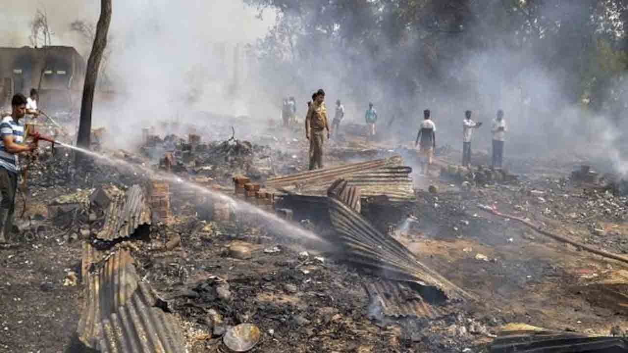 యూపీలో భారీ అగ్నిప్ర‌మాదం.. 38 ఆవులు మృతి