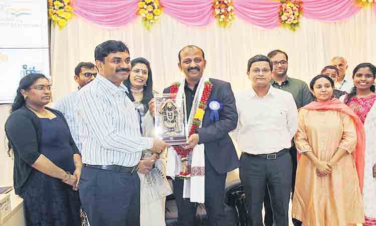 రక్షణ ఉత్పత్తుల్లో స్వయం సమృద్ధి సాధించాలి