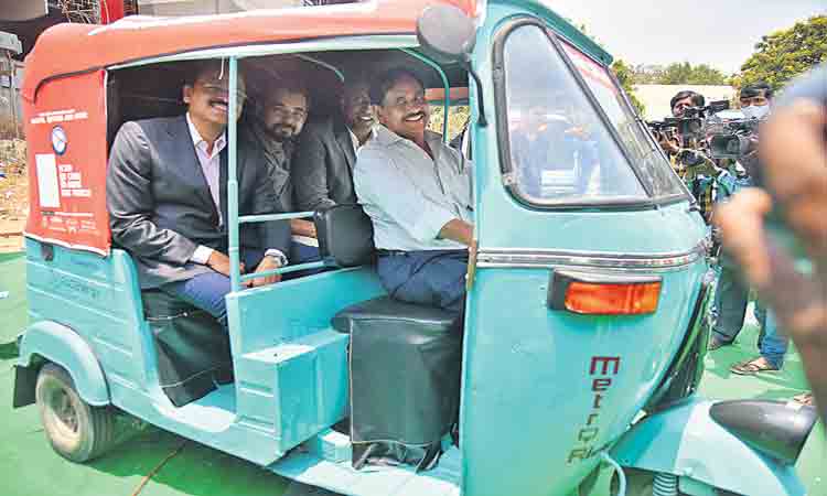 మెట్రో దిగగానే ఎలక్ట్రిక్‌ ఆటో