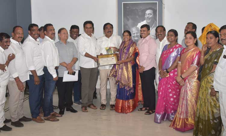 ప్రతి పల్లె ఆదర్శ గ్రామమే