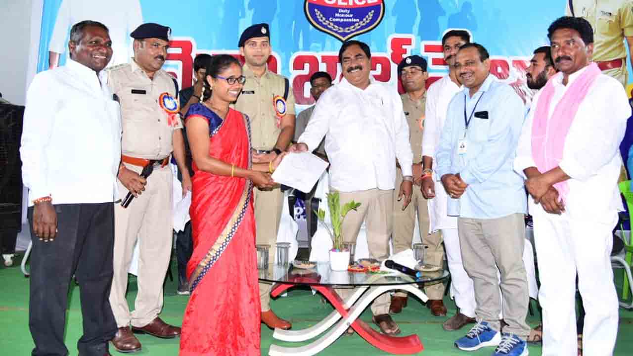 ప్రపంచం చూపు భాగ్యనగరం వైపు.. : మంత్రి దయాకర్‌రావు