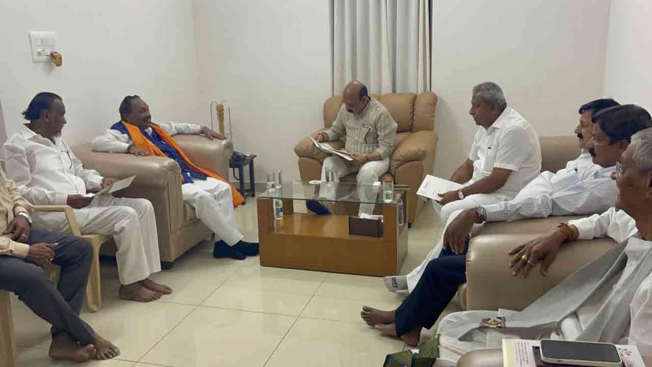 కర్ణాటక మంత్రి ఈశ్వరప్ప రాజీనామా… సీఎం బసవరాజ్‌ బొమ్మైకి అందజేత