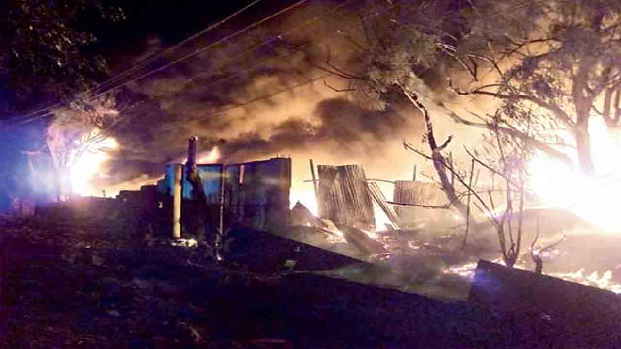 మార్కాపురం టింబర్‌ డిపోలో భారీ అగ్నిప్రమాదం