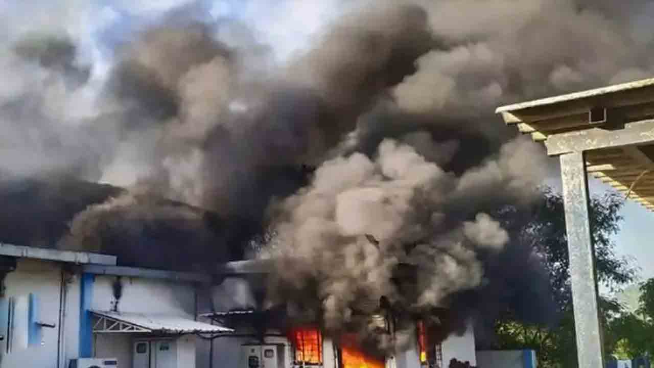 కెమికల్‌ ఫ్యాక్టరీలో భారీ అగ్నిప్రమాదం.. కోట్లలో ఆస్తి నష్టం