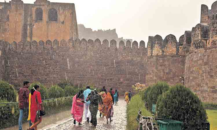 ఎండల్లో దంచికొట్టిన వాన