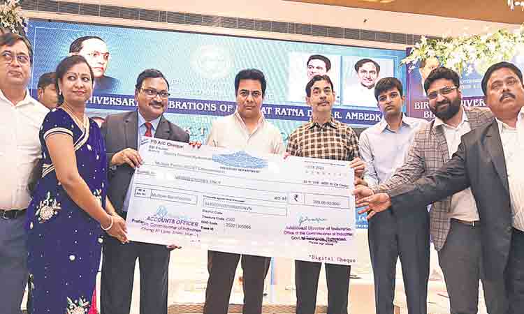 ఎస్సీ, ఎస్టీలకు ఉపాధి కల్పనలో మేడ్చల్‌ ఫస్ట్‌