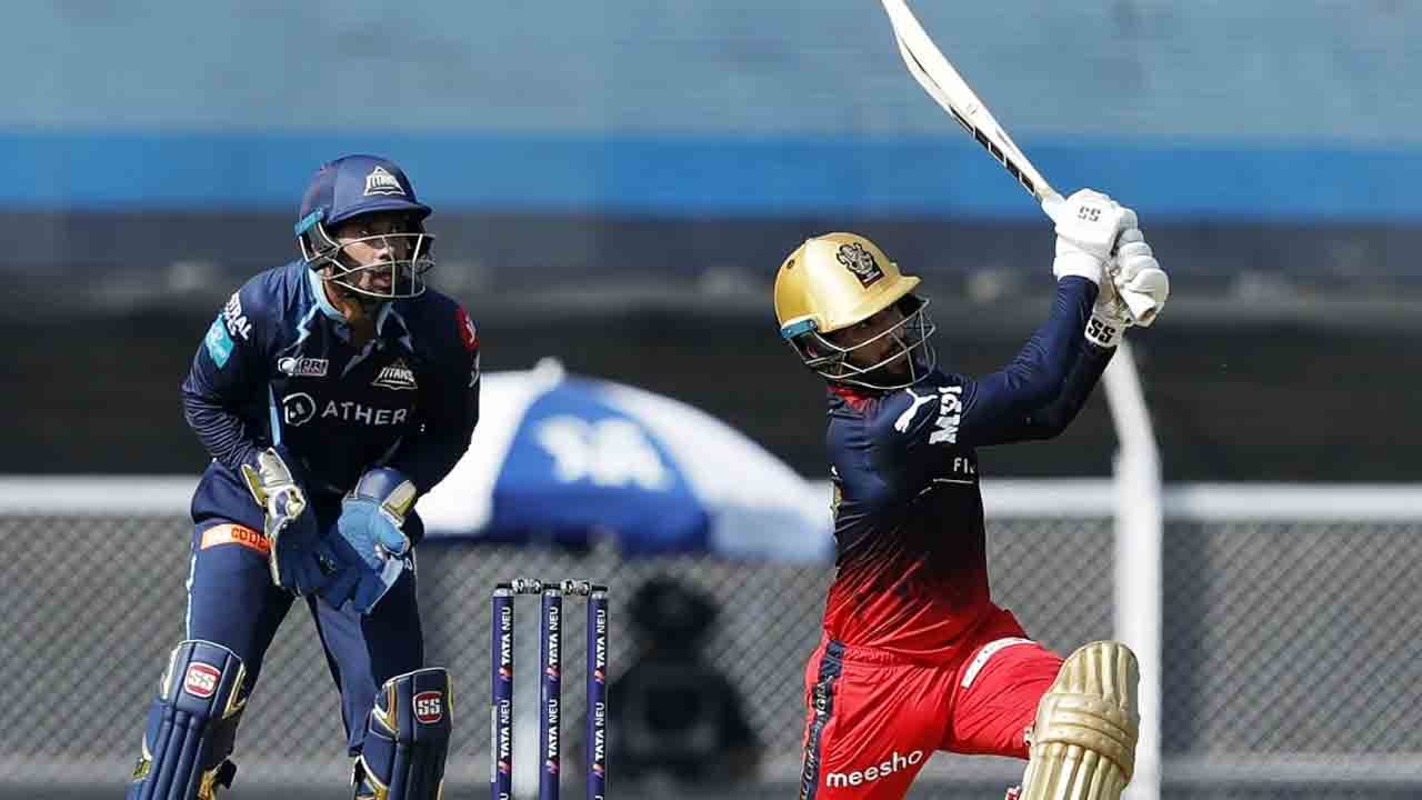 GT vs RCB | రెండో వికెట్ కోల్పోయిన బెంగళూరు.. హాఫ్ సెంచరీ చేసిన పటీదార్ అవుట్